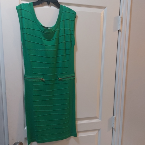 Xoxo Woman Green Dress with Gold Zipper. Extra Large - Picture 13 of 16